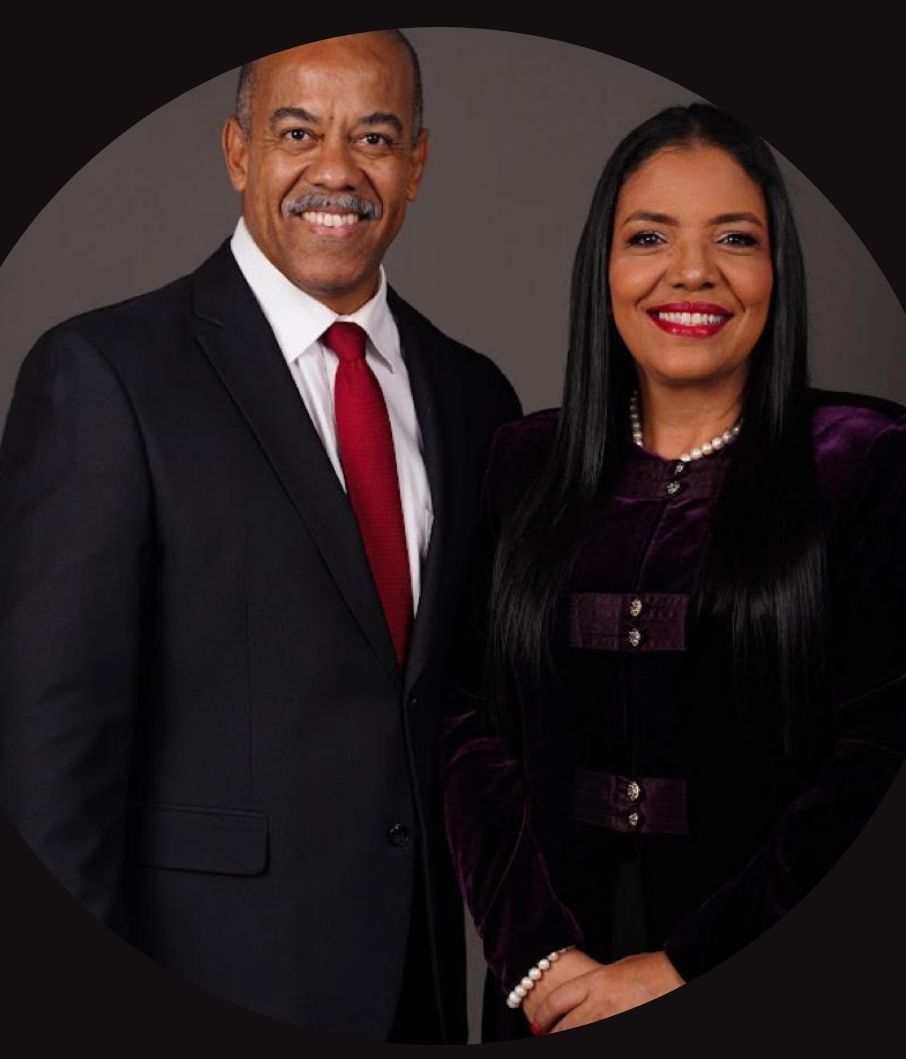 Pastores Benito y Carmen Cañate